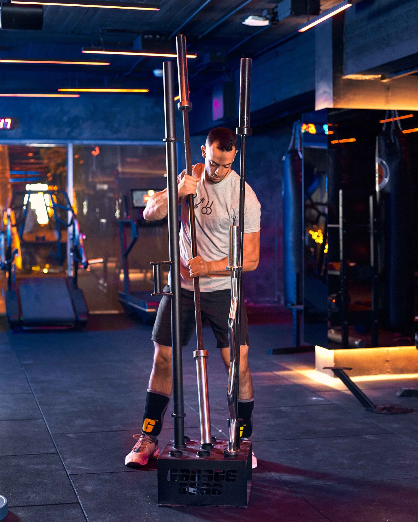 A Ground storage solution for bootcamps and locations without the luxury of wall attachments. Racks up to 9 barbells. Weight is 18 kg.
